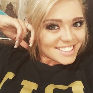 Meet your Posher, Desiree